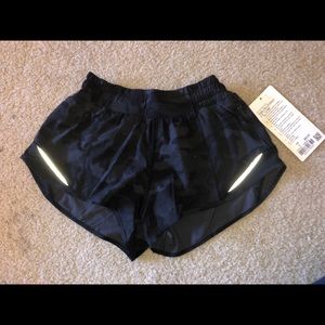 Lululemon hotty hot short—black camo